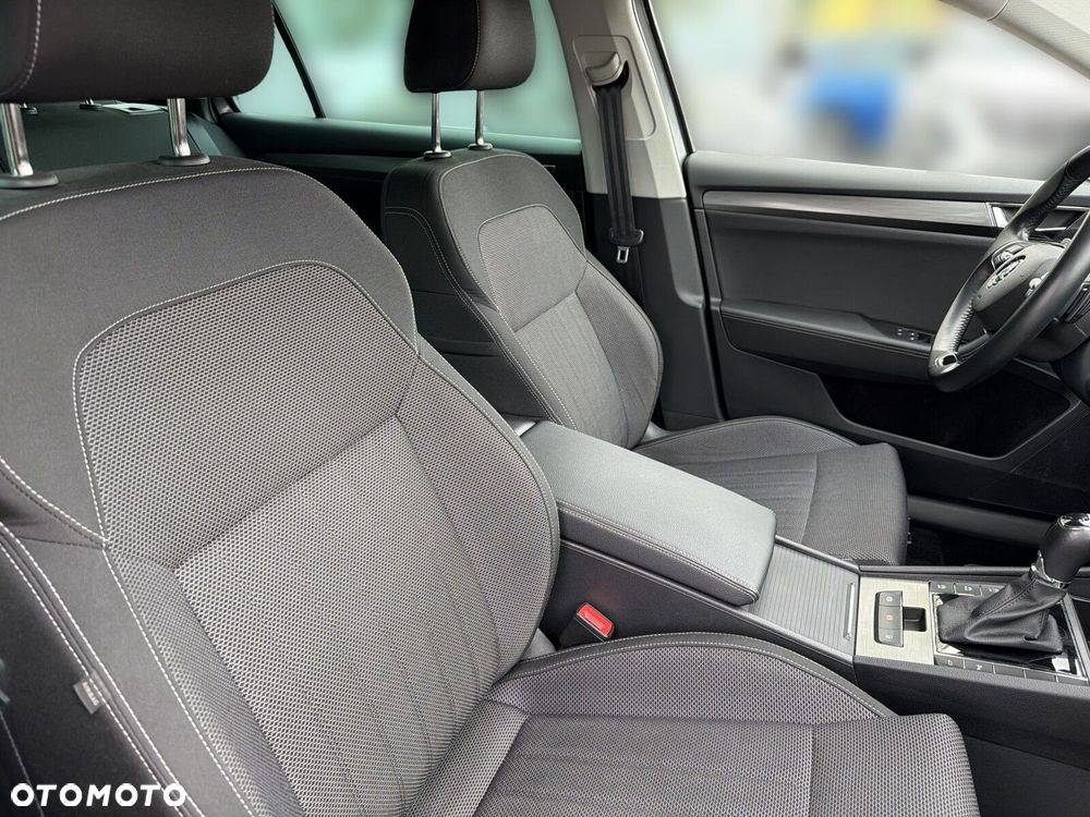 Skoda Superb 2.0 TDI SCR Style DSG - 38