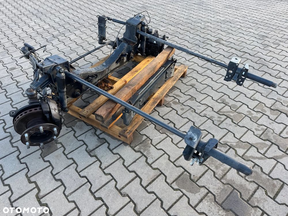 Iveco Daily 70c zawieszenie przednie kompletne belka sanki