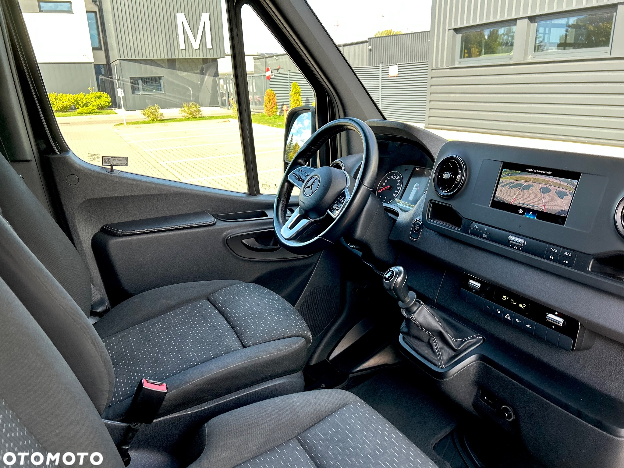 Mercedes-Benz Sprinter - 25