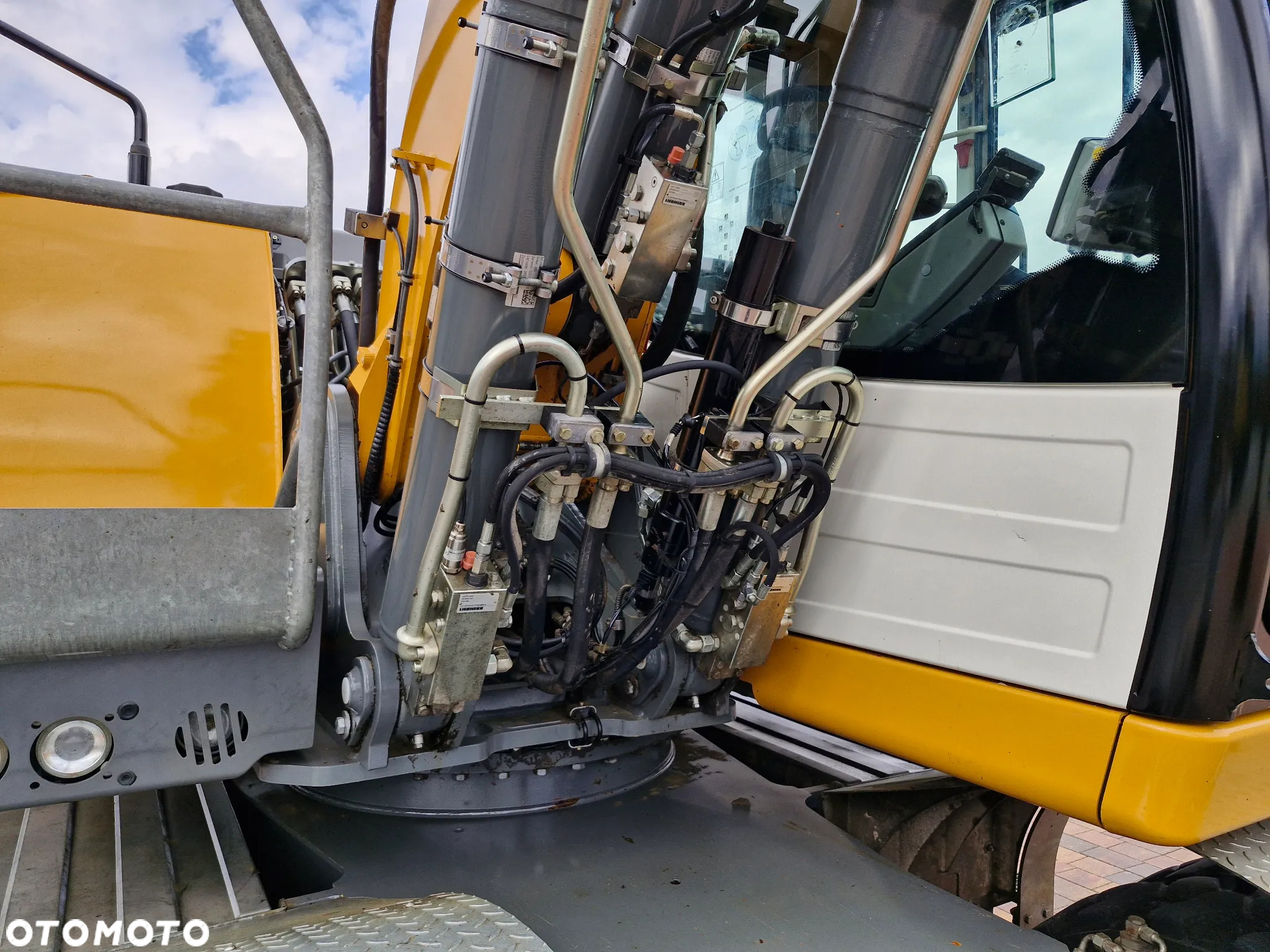 Liebherr A 916 - 20