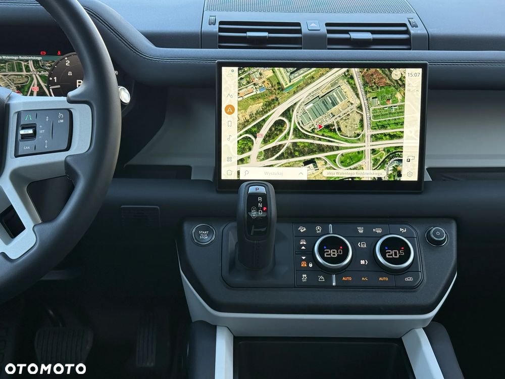 Land Rover Defender 110 D250 S - 12