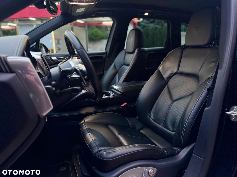 Porsche Cayenne Platinum Edition - 24