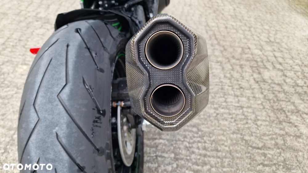 Kawasaki H2 - 9