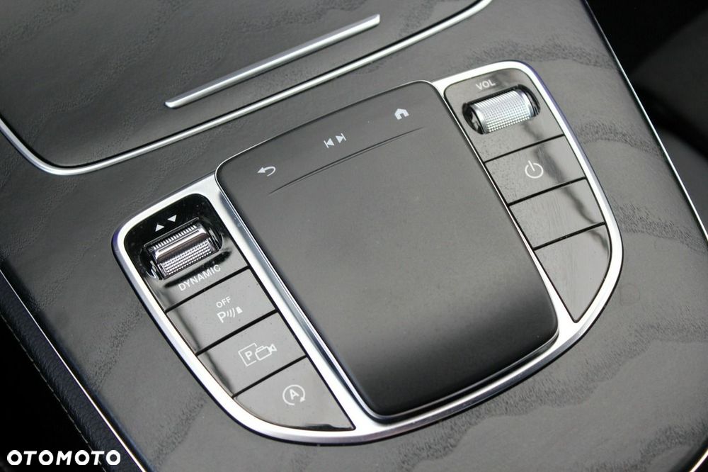 Mercedes-Benz Klasa E 220 d 4Matic 9G-TRONIC AMG Line - 20