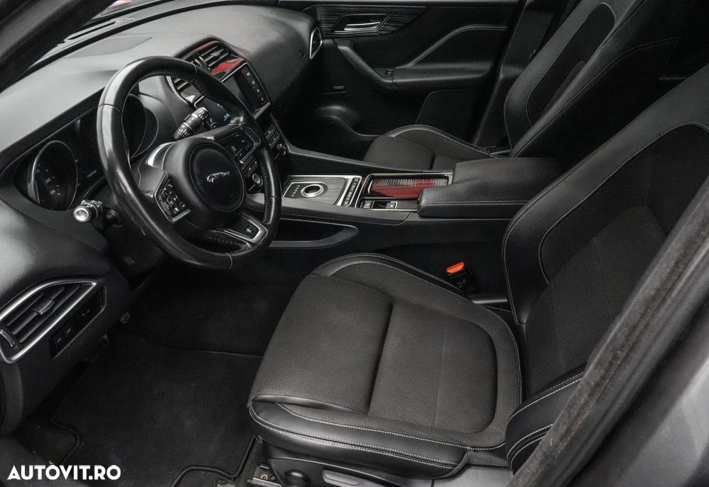 Jaguar F-Pace 20d AWD R-Sport - 11