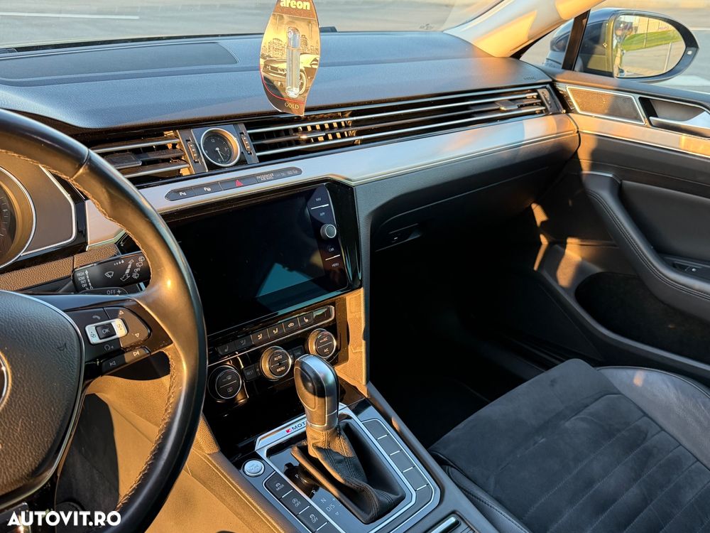 Volkswagen Passat Variant 2.0 TDI SCR 4Motion DSG Highline - 8