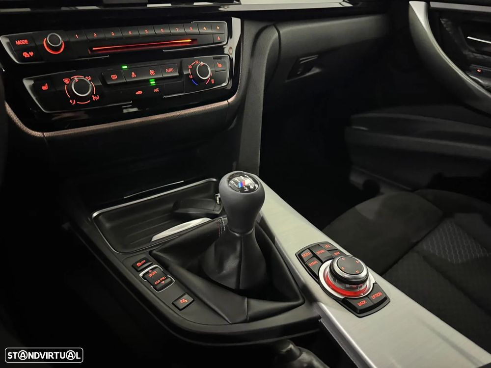 BMW 320 d Touring Pack M - 17