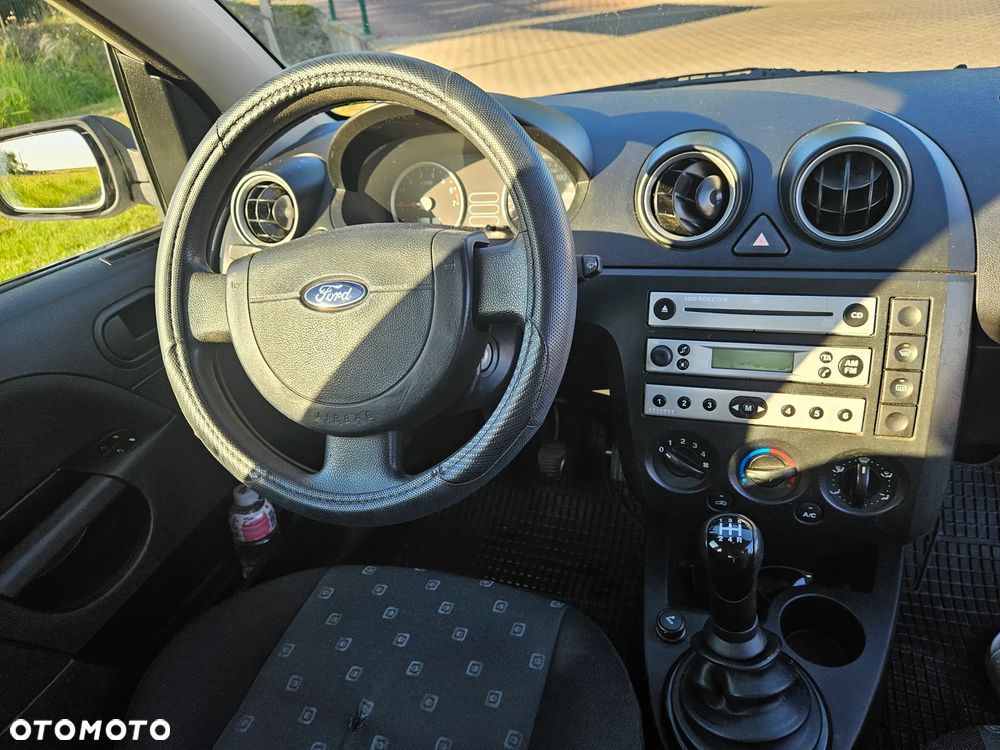 Ford Fiesta 1.4 Ambiente - 14