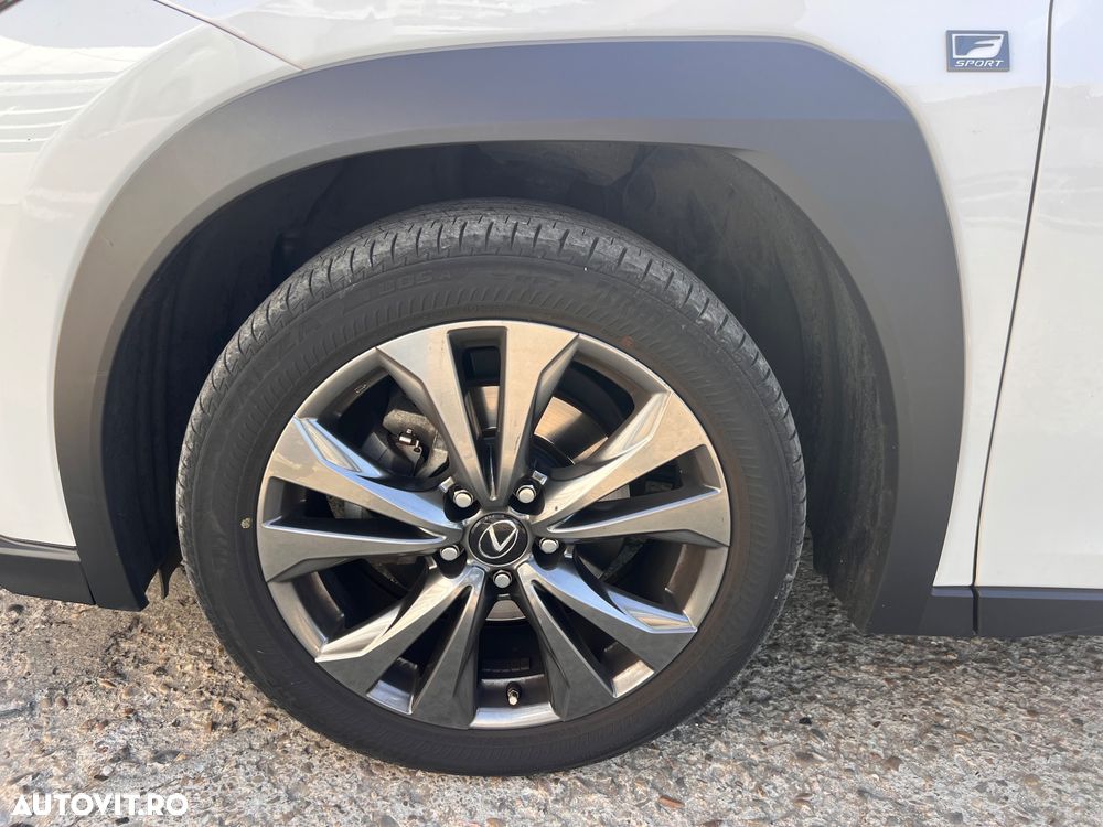 LEXUS UX 2021 — imagine 14