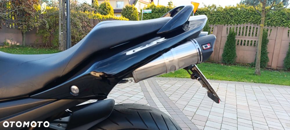 Suzuki GSR - 33