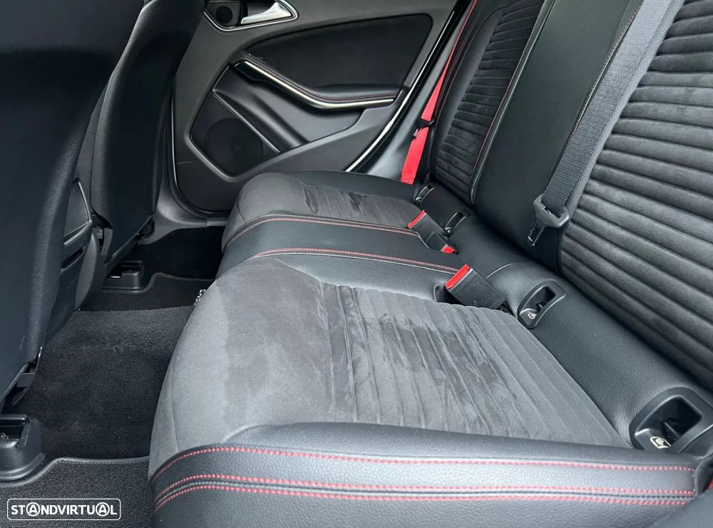Mercedes-Benz CLA 45 AMG 4Matic Speedshift 7G-DCT Night Edition - 12