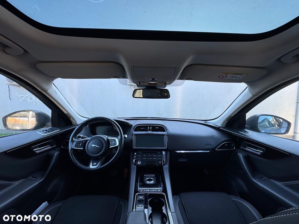 Jaguar F-Pace - 9