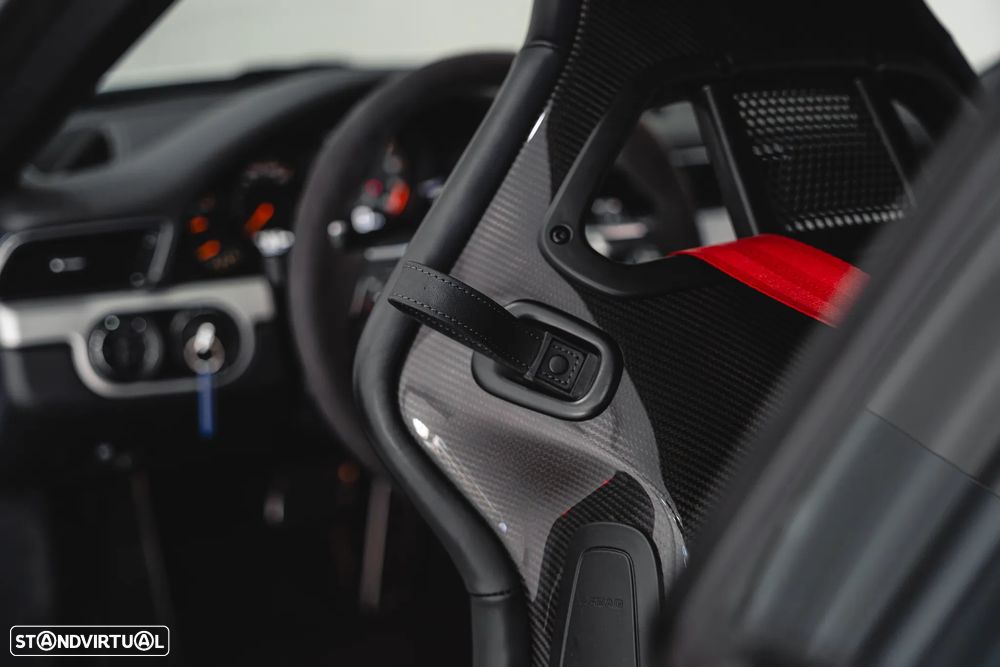 Porsche 911 Série F - 29