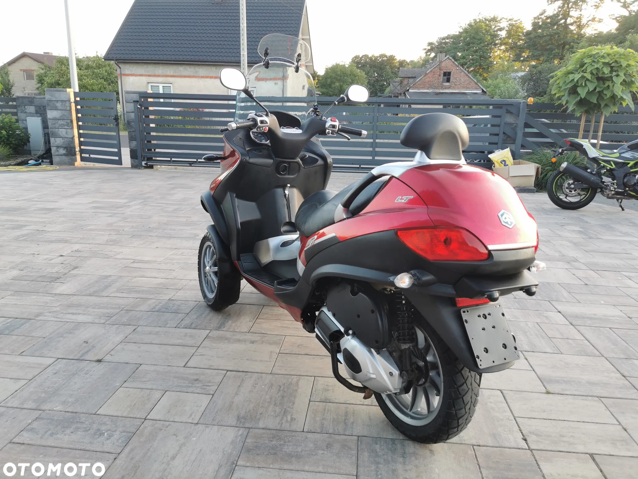 Piaggio MP-3 - 12
