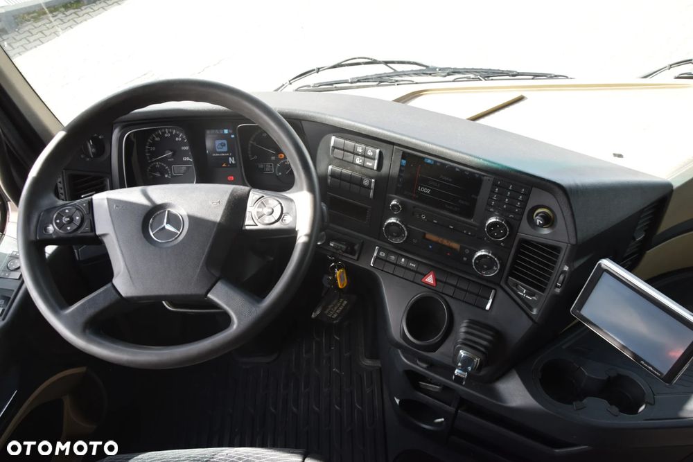 Mercedes-Benz Actros - 17