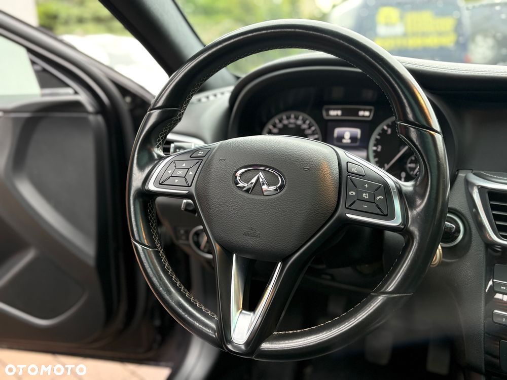 Infiniti Q30 1.5d Premium City Black - 11