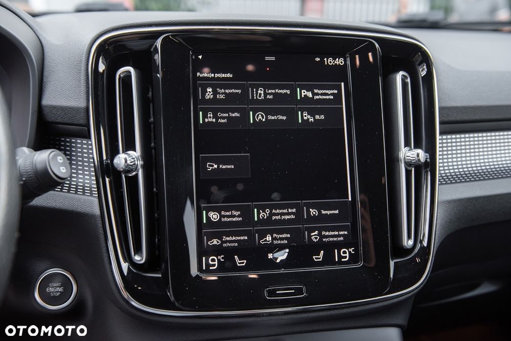 Volvo XC 40 D3 SCR AWD R-Design - 24