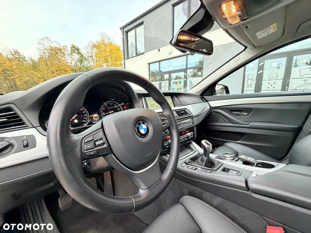 BMW Seria 5 528i Luxury Line - 17