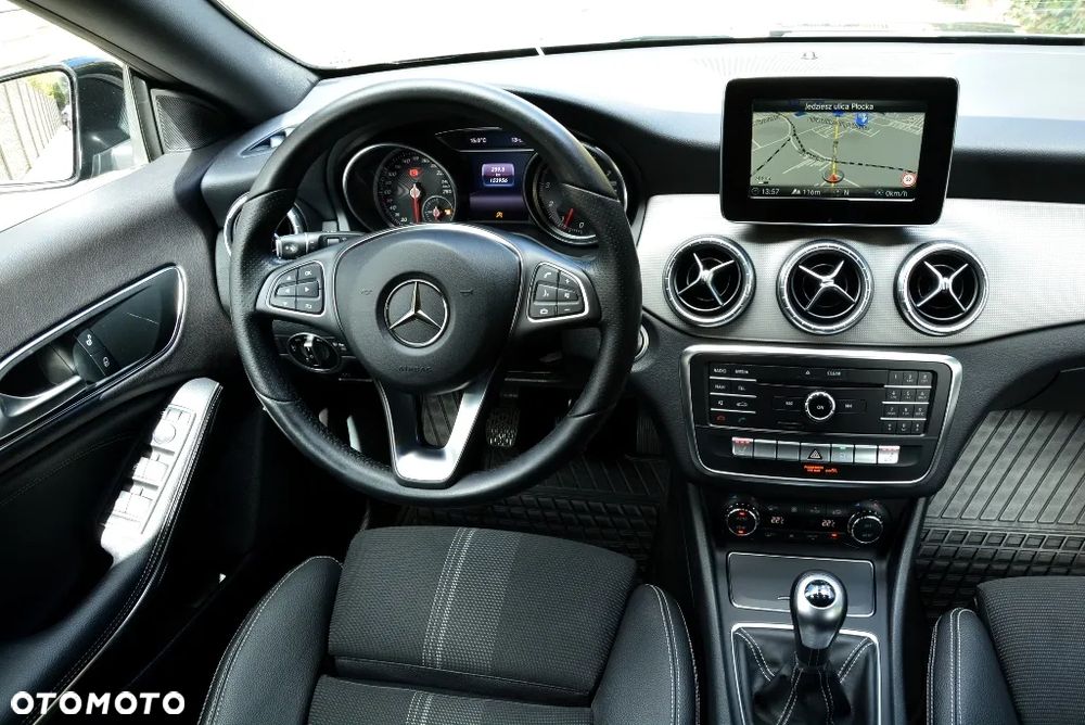 Mercedes-Benz CLA 200 Urban - 26