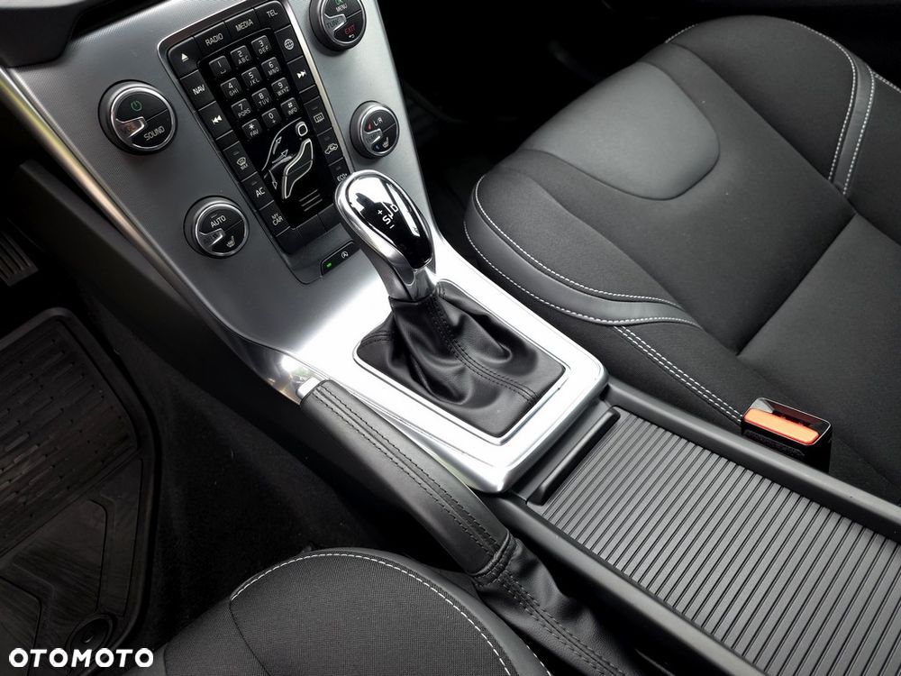 Volvo V40 D3 Drive-E Momentum - 19