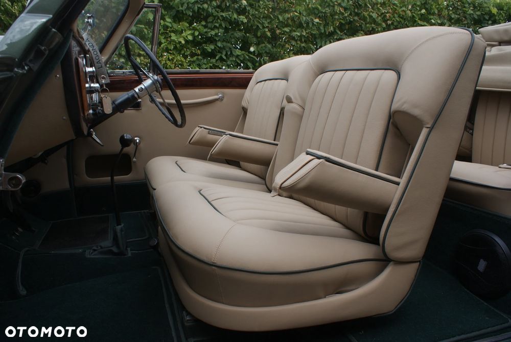 Aston Martin Lagonda - 7