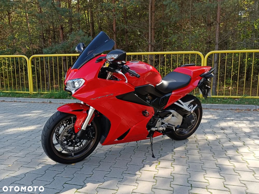 Honda VFR - 3