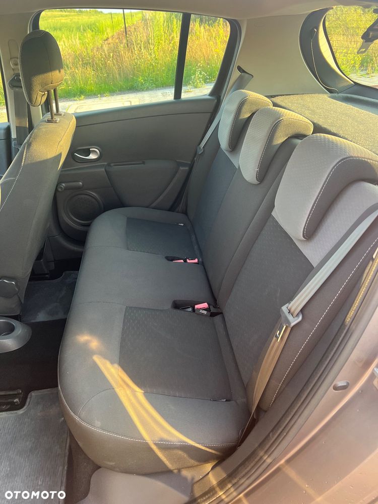 Renault Clio 1.2 16V Alize - 10