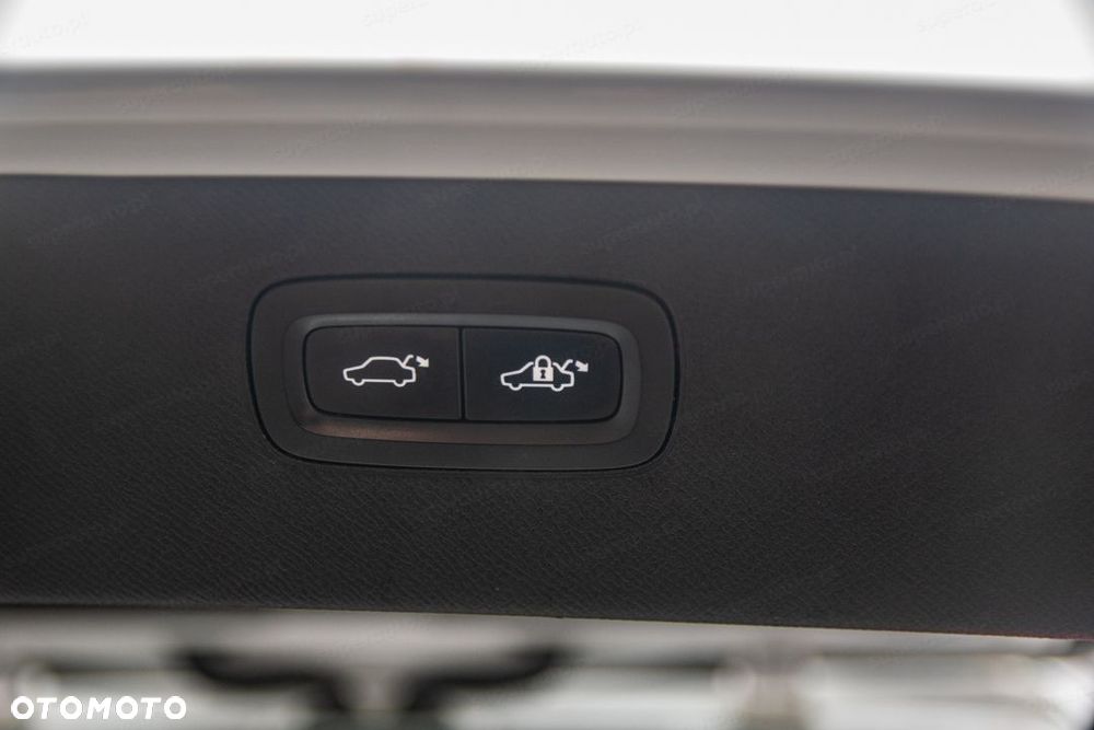 Volvo XC 90 - 30