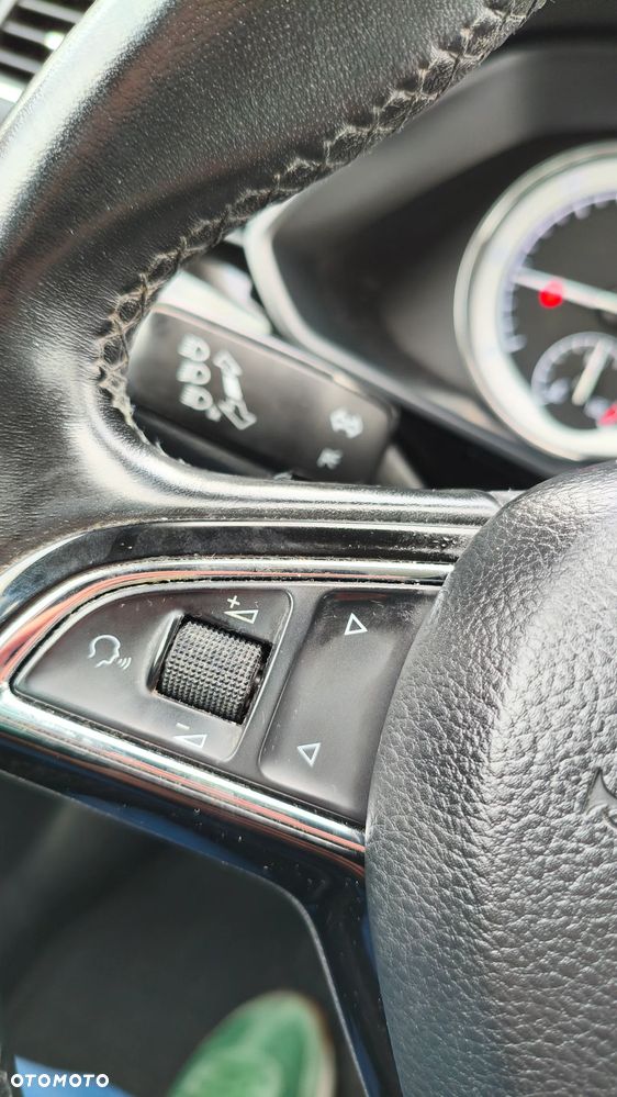 Skoda Superb 2.0 TDI L&K DSG - 39