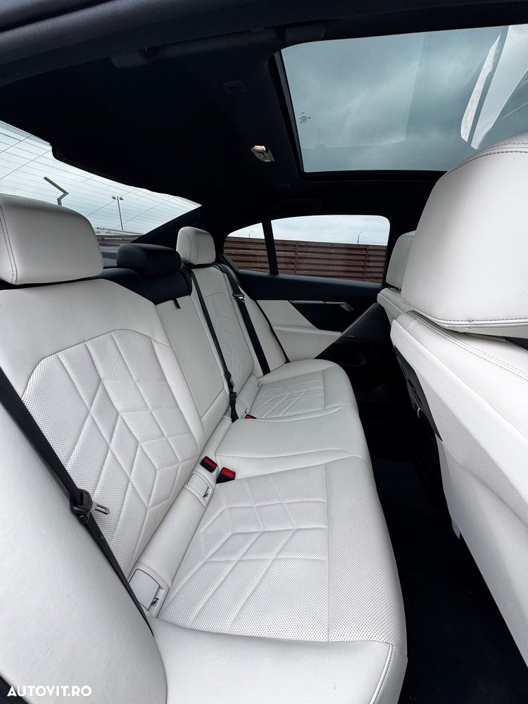 BMW Seria 5 520d xDrive Aut. - 26