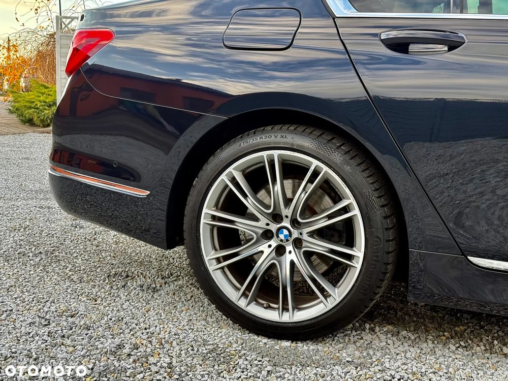 BMW Seria 7 740d xDrive - 33