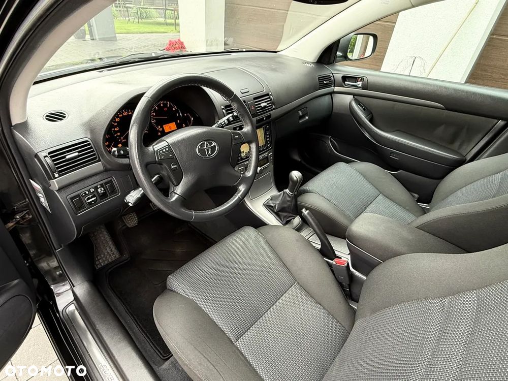 Toyota Avensis 1.8 VVT-i Combi - 13