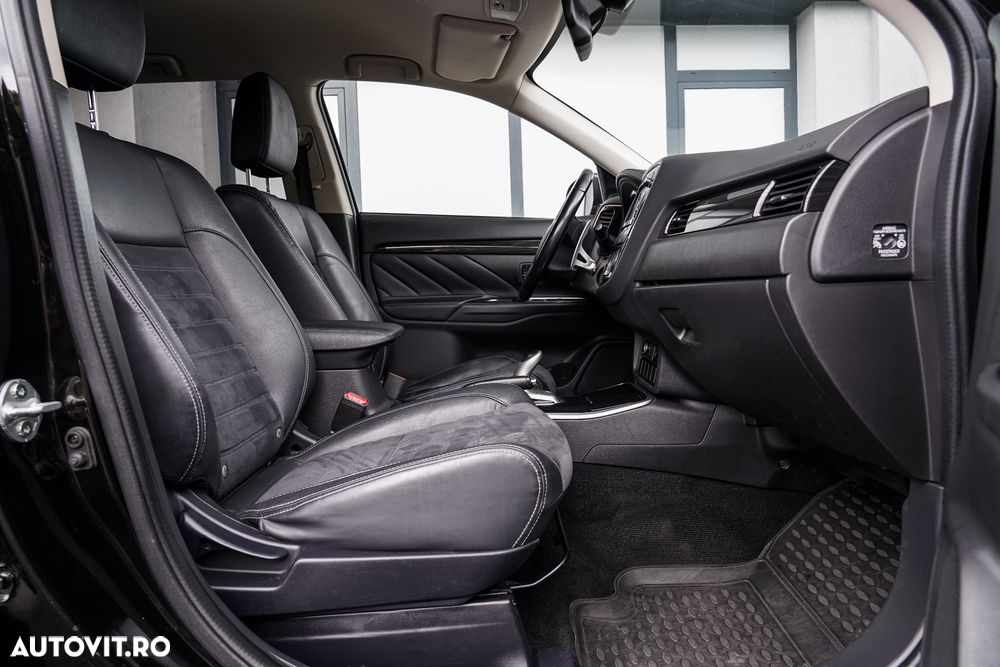 Mitsubishi Outlander 2.0 4WD Plug-In Hybrid - 20