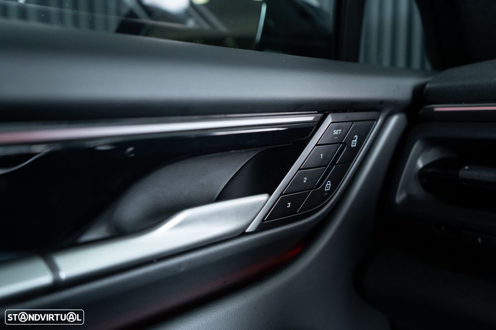 Porsche Macan Electric 4 - 26