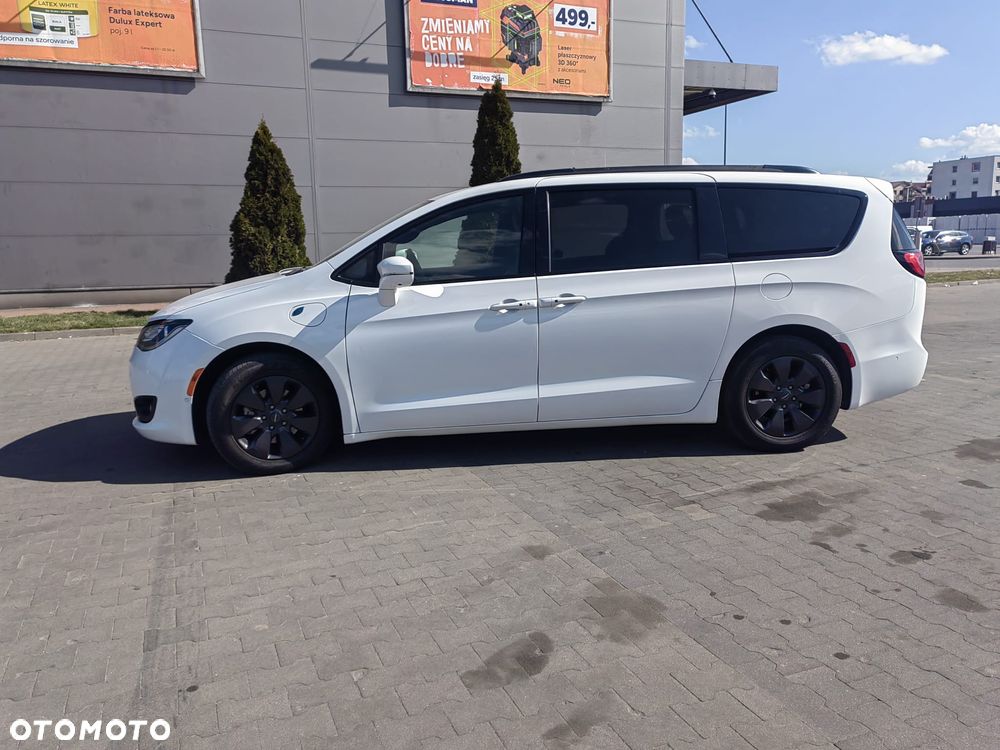 Chrysler Pacifica - 2