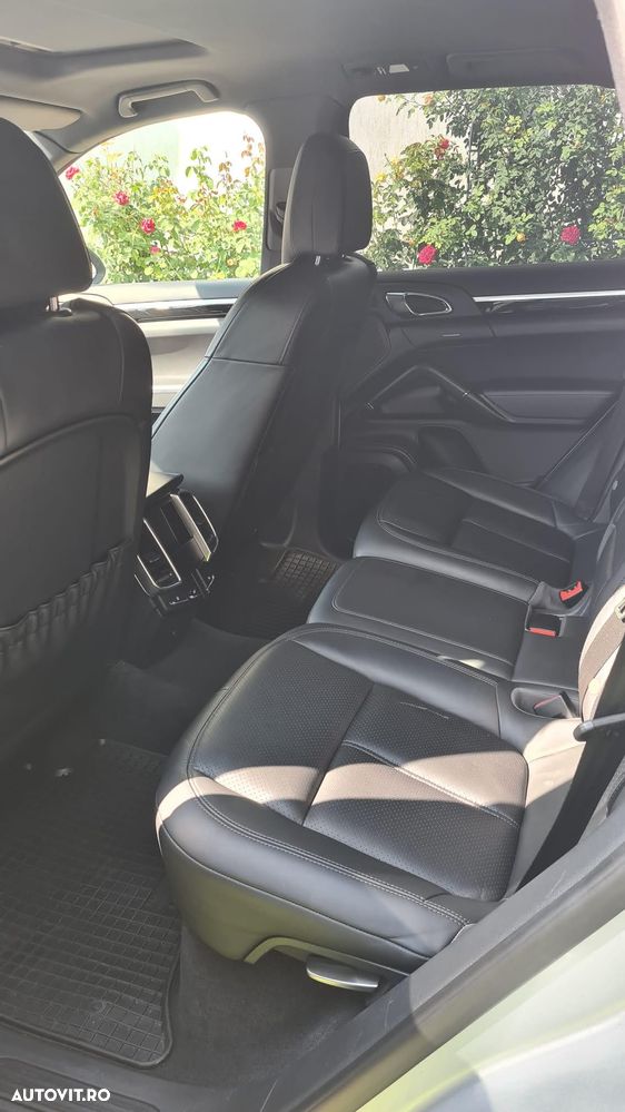 Porsche Cayenne - 7