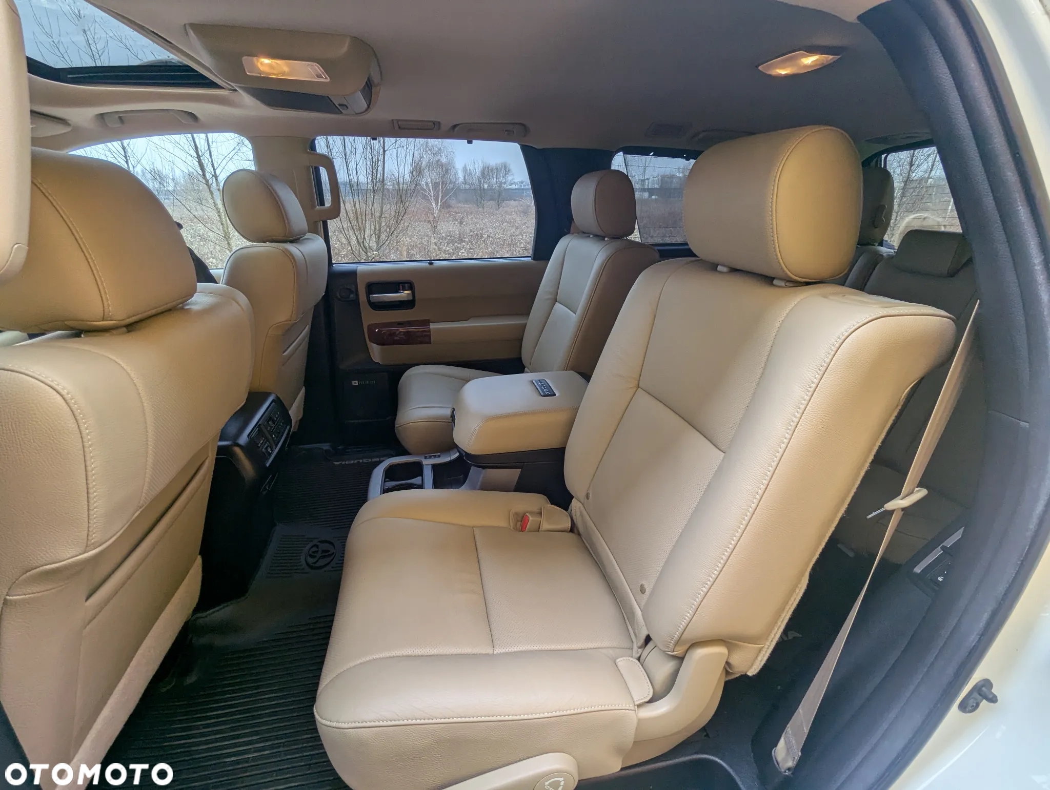 Toyota Sequoia - 12