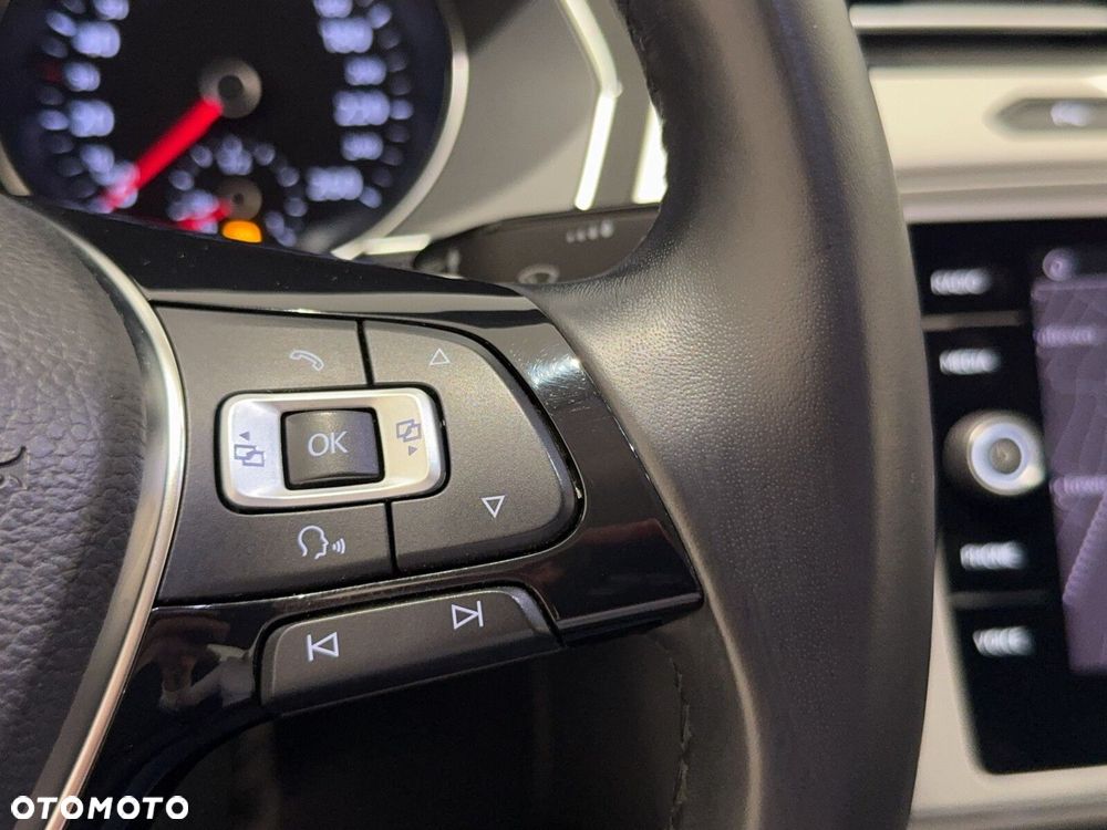 Volkswagen Passat 2.0 TDI SCR Comfortline - 24