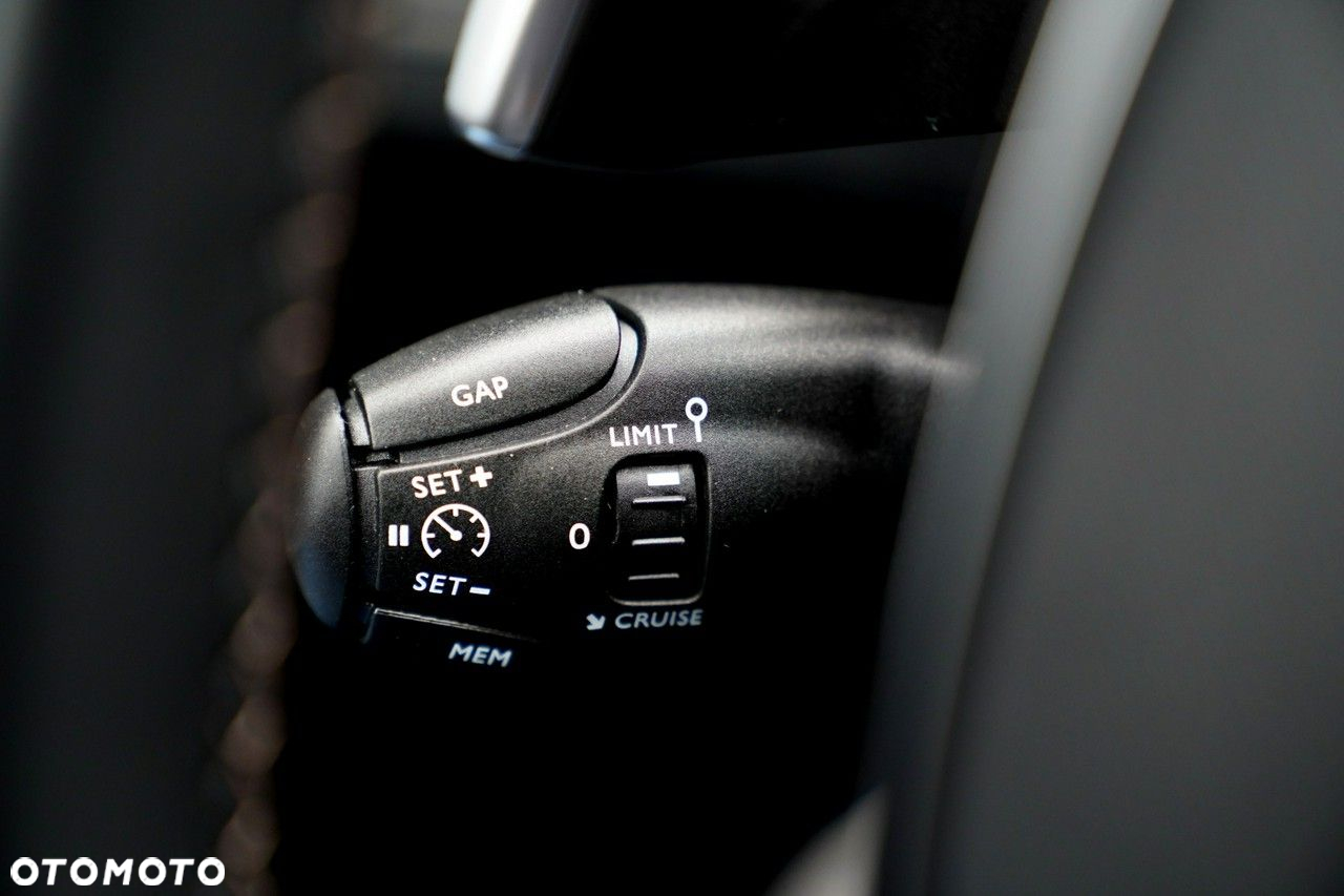 Peugeot 3008 1.6 PureTech GPF GT Line S&S EAT8 - 34