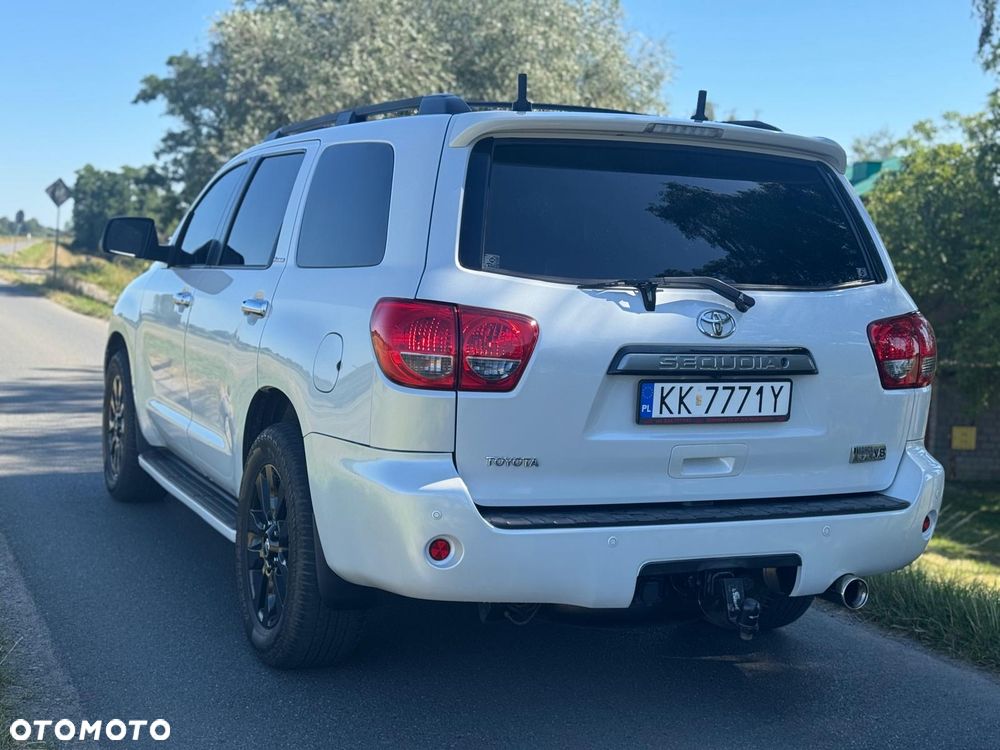 Toyota Sequoia - 4