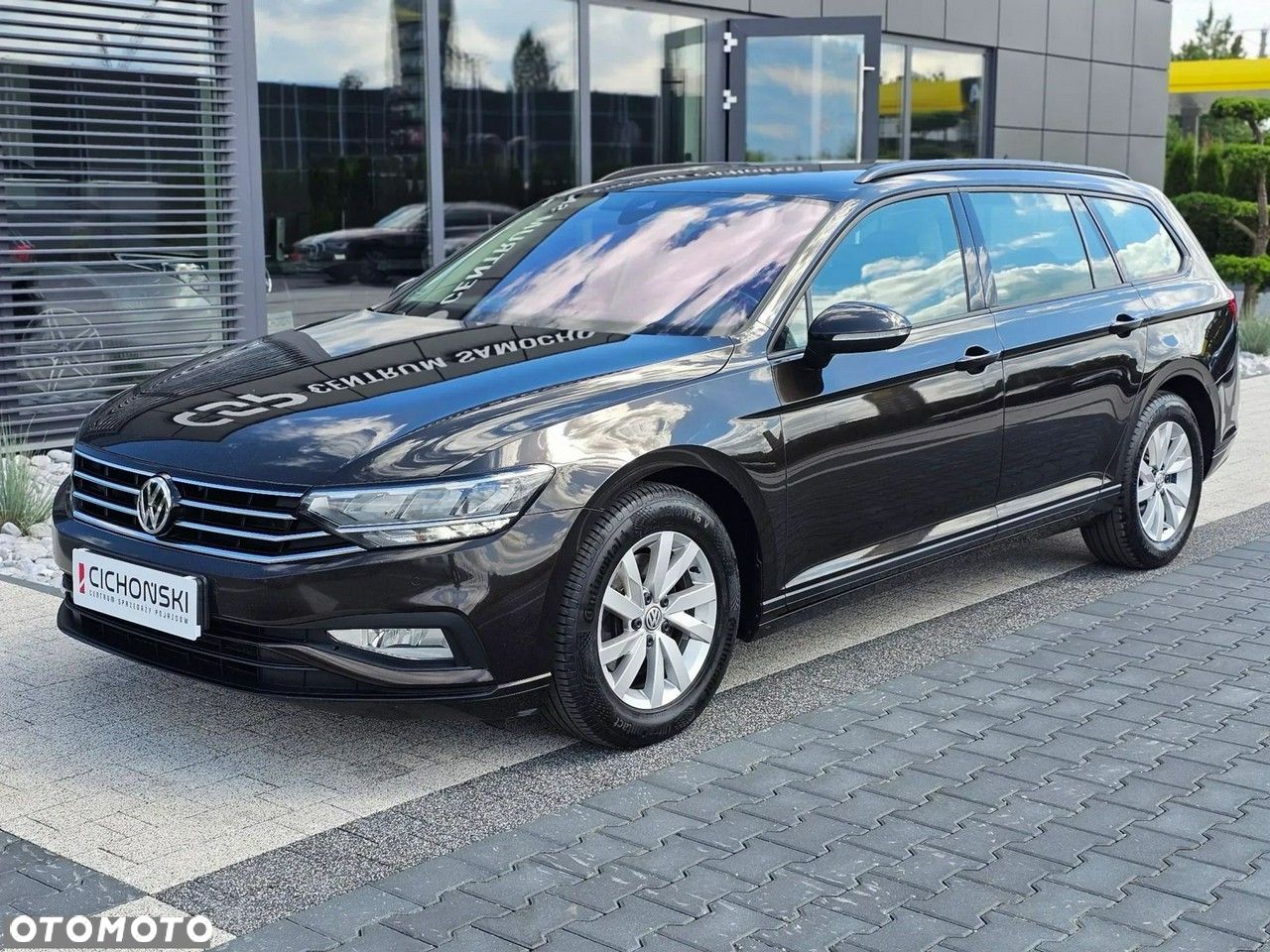 Volkswagen Passat - 1