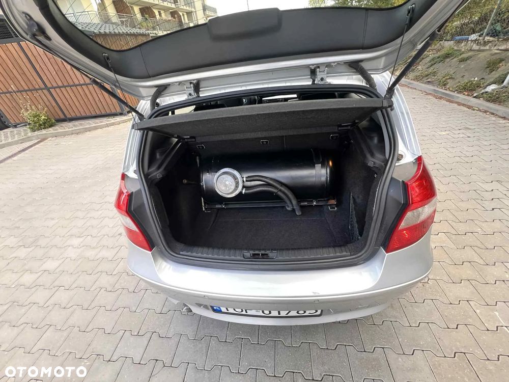 BMW Seria 1 120i - 22
