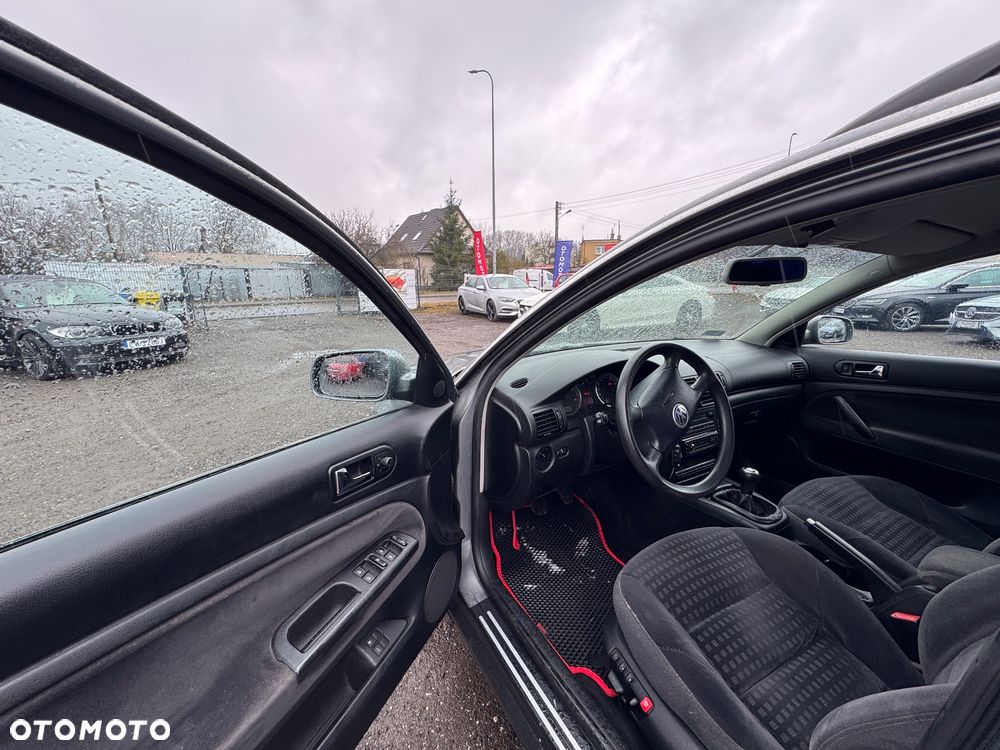 Volkswagen Passat 1.9 TDI Highline - 18