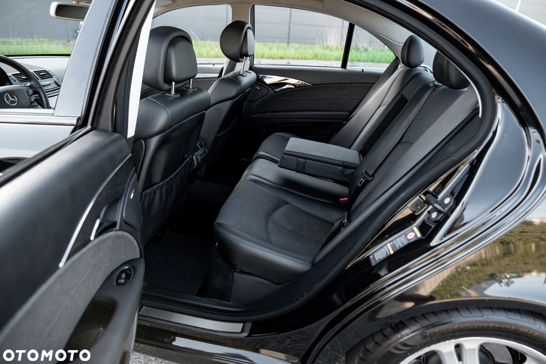 Mercedes-Benz Klasa E 200 BlueEFFICIENCY 7G-TRONIC Avantgarde - 6