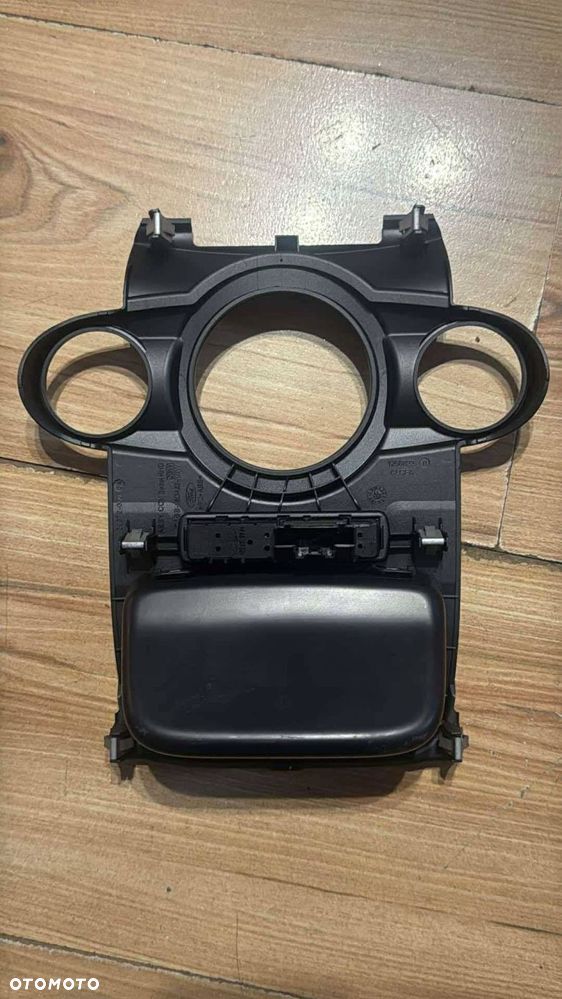 ramka panelu nawiewu ford fiesty mk7 lift - 2