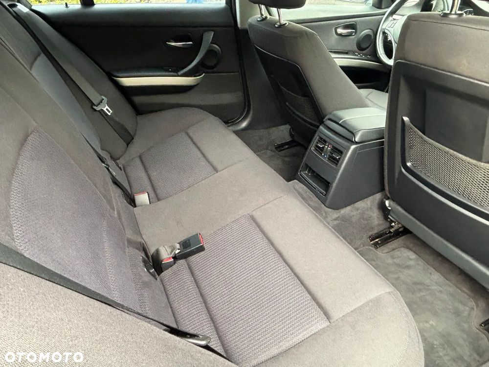 BMW Seria 3 318i - 13