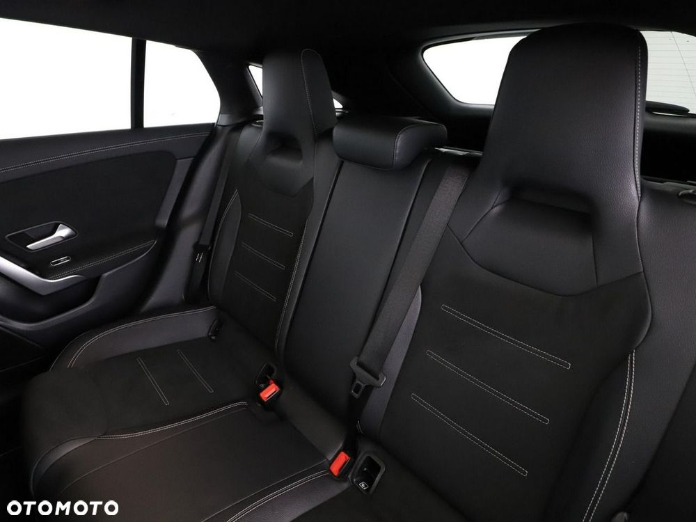 Mercedes-Benz CLA 200 7G-DCT Edition AMG Line - 17