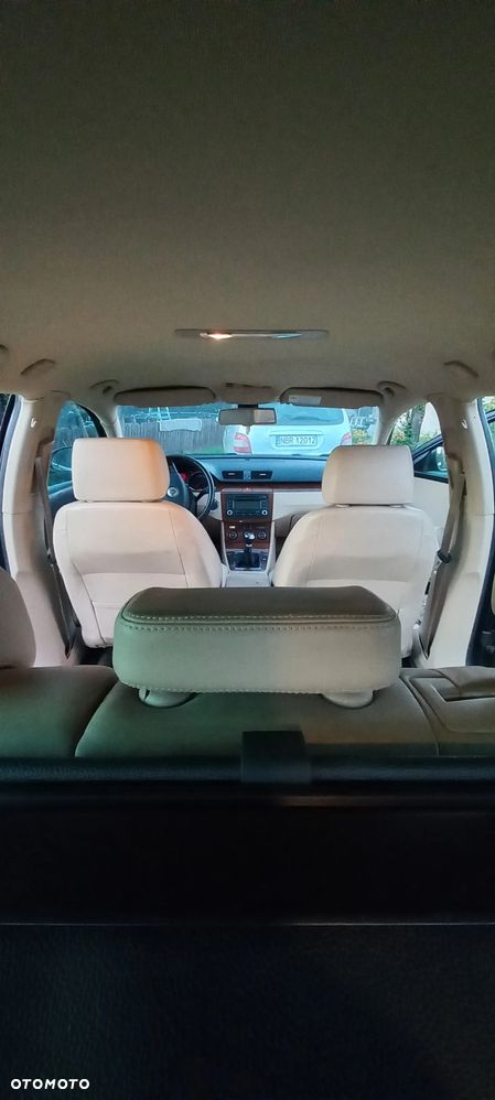 Volkswagen Passat - 1
