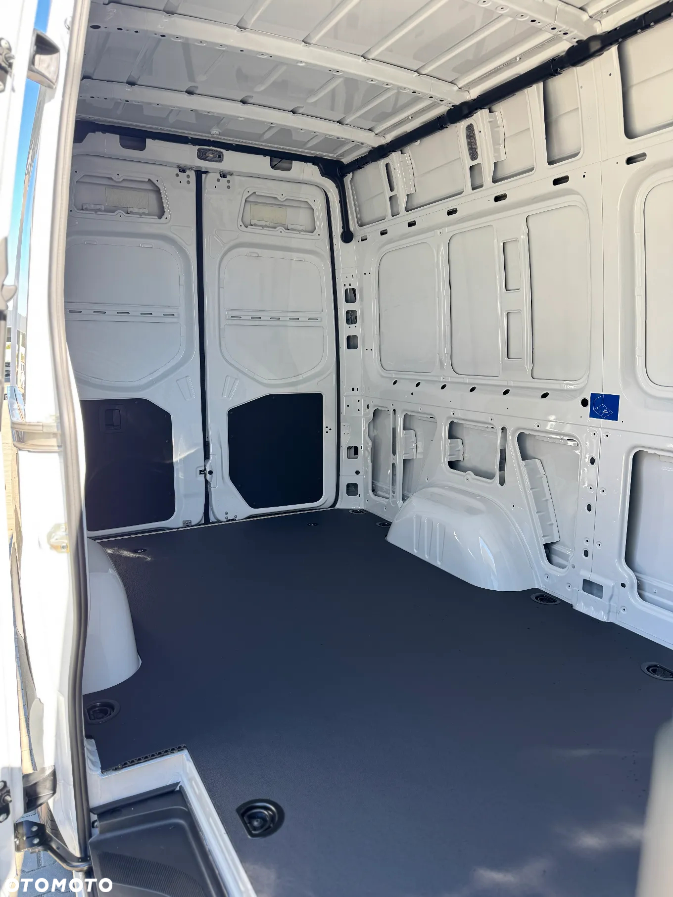 Mercedes-Benz eSprinter - 28