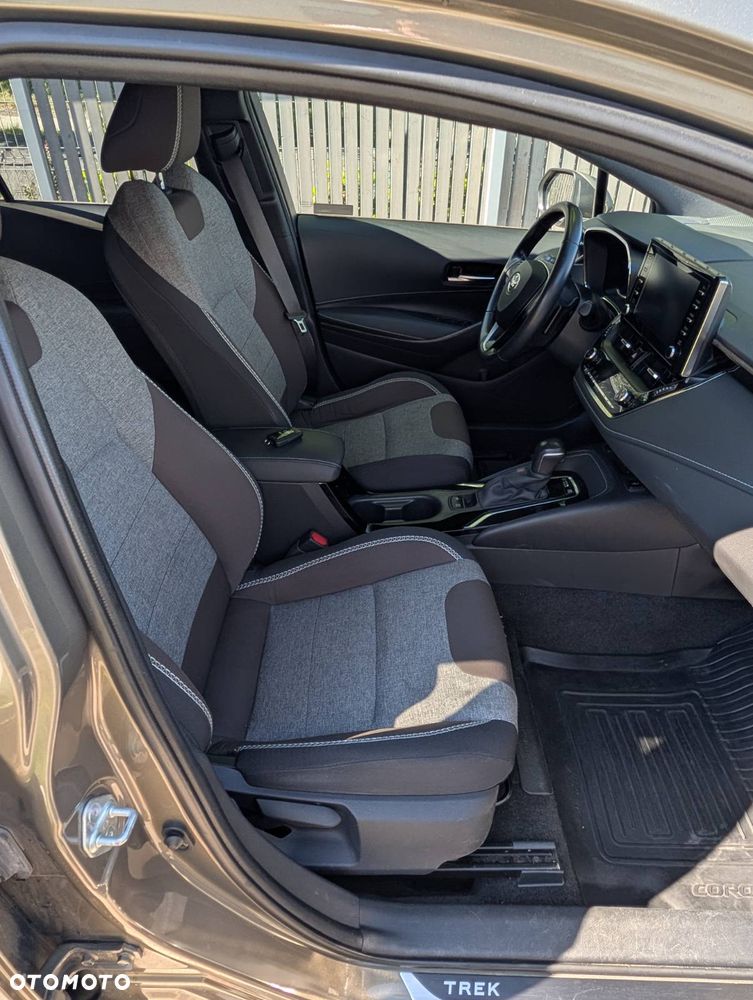Toyota Corolla 2.0 Hybrid Trek - 12